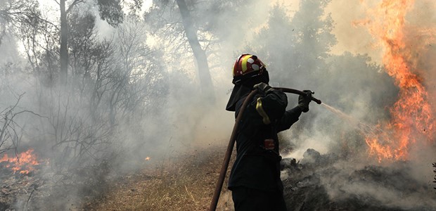 Μεγάλο το μέτωπο της πυρκαγιάς, εκκενώθηκαν έξι χωριά