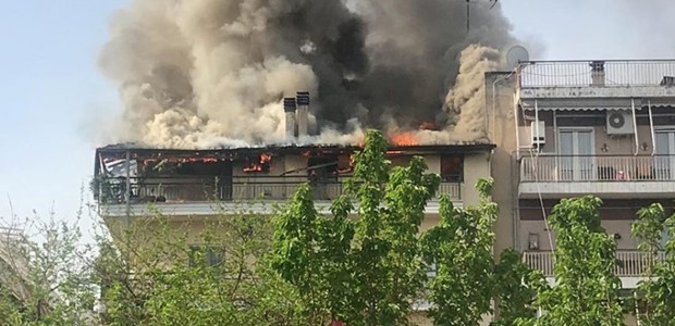 Πυρκαγιά σε διαμέρισμα πολυκατοικίας