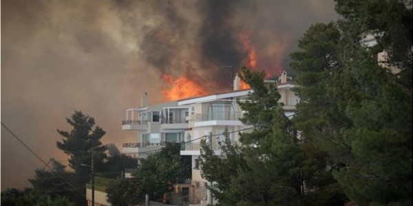 Εκκενώνονται οικισμοί, γηροκομείο και τα παιδικά χωριά SOS 