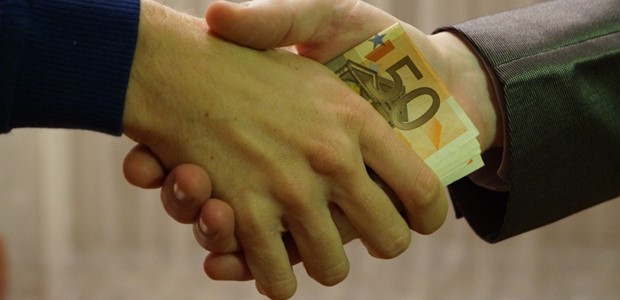 Επιχειρηματίας «φέσωσε» το Κολωνάκι και εξαφανίστηκε