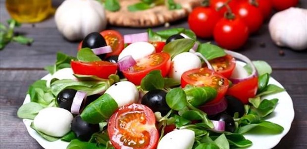 «Ασπίδα» για σοβαρές παθήσεις η μεσογειακή διατροφή