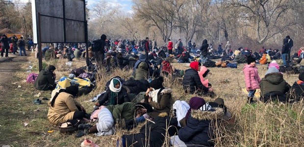 Καραβάνι Σύρων προσφύγων ξεκινά για την Ευρώπη