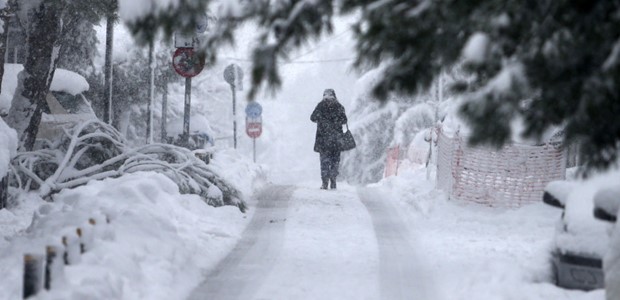 Σε λευκό κλοιό Κυκλάδες και Εύβοια  