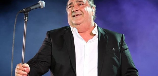 Βασίλης Καρράς: Στο νοσοκομείο μετά από αδιαθεσία στη σκηνή 
