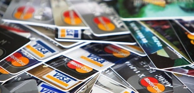 Προμήθειες ακόμη και για αλλαγή PIN στις κάρτες 