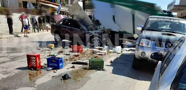 Αυτοκίνητο έπεσε σε πεζό και οχήματα - Τρεις νεκροί