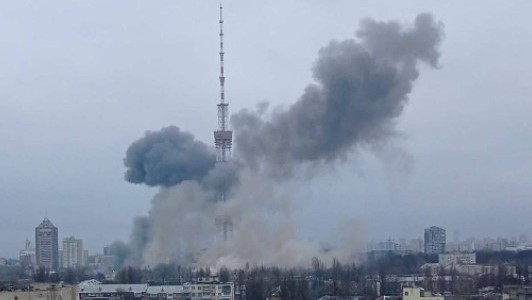 Ξεκίνησε ο βομβαρδισμός στο Κίεβο