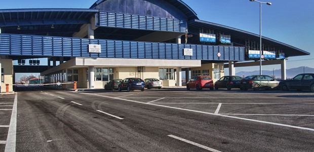 Εννέα αστυνομικοί σε κύκλωμα διακίνησης μεταναστών