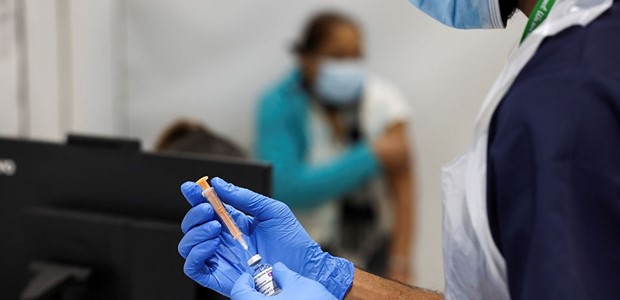 Τρίτη δόση εμβολίου στους άνω των 50 ετών