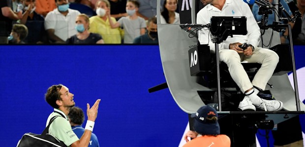 Έξαλλος ο Μεντβέντεφ με τον πατέρα του Τσιτσιπά 
