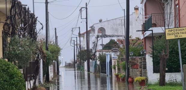 Πλημμύρισαν σπίτια σε Μεσάγγαλα και Κόκκινο Νερό 