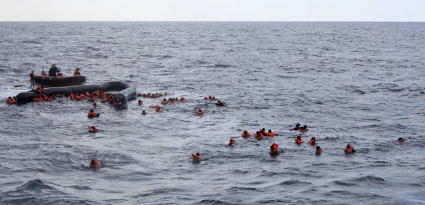 Νεκροί 65 μετανάστες στη Μεσόγειο