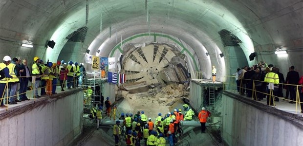 Ξεμπλοκάρει ο δρόμος για δημόσια έργα 2,3 δισ.