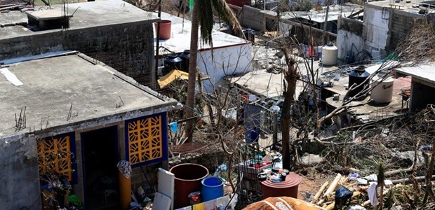 48 νεκροί από το πέρασμα του τυφώνα Ότις στο Ακαπούλκο