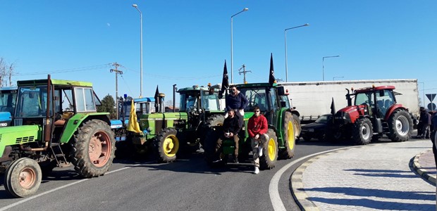 Συμβολικός αποκλεισμός του κόμβου Πλατυκάμπου 