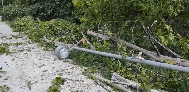 Ζημιές μικρής έκτασης στο κέντρο της πόλης από το μπουρίνι