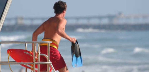 Ναυαγοσώστες έσωσαν ηλικιωμένο στην Μπούφα