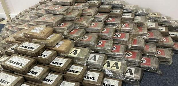Θεσσαλονίκη: Πακέτα κοκαΐνης με τη ναζιστική σβάστικα