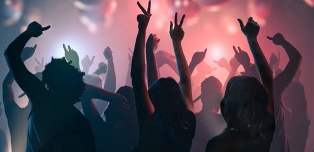 Εκανε κορωνοπάρτι, επειδή… χώρισε ο γιος του 