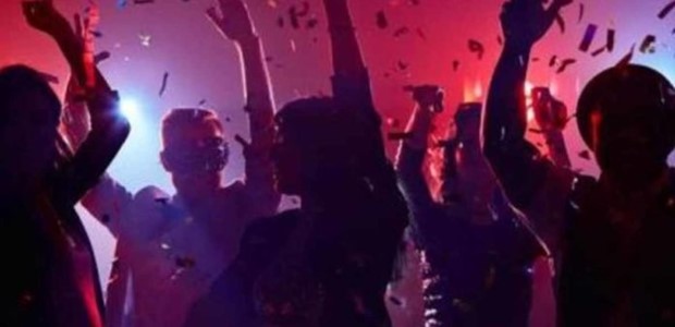 Νέο κορονοπάρτι προχθές στην πλατεία Ντε Κίρικο