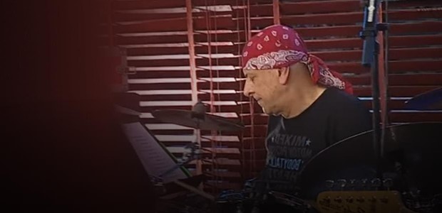 Ο ντράμερ των Πυξ Λαξ κατηγορείται για αποπλάνηση 6χρονης