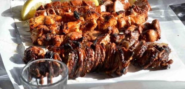 Σύλληψη και 5.000€ σε ψησταριά για όρθιους πελάτες