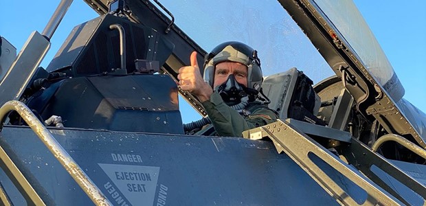 Ο Τζέφρι Πάιατ πέταξε με F-16