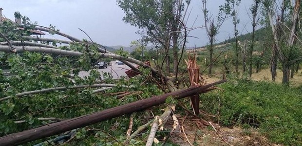 Μεγάλες καταστροφές στο Ρίζωμα από το ξαφνικό μπουρίνι