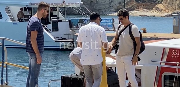 Έτοιμος για κατάδυση o Σάκης Ρουβάς