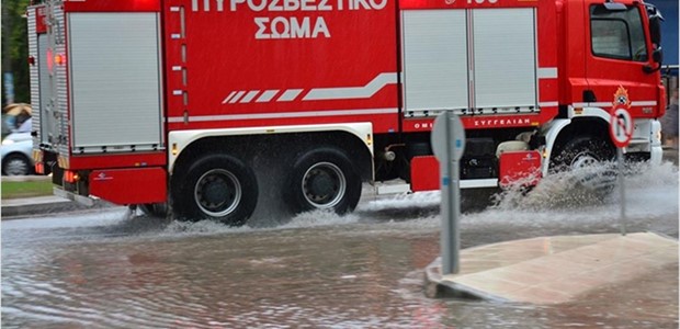 Αττική: Δεκάδες κλήσεις στην Πυροσβεστική για πλημμύρες
