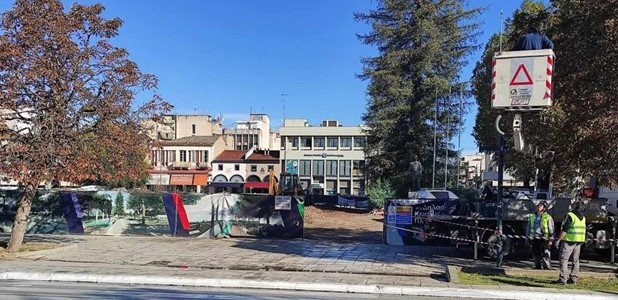 Ξεκίνησε ο χριστουγεννιάτικος στολισμός στην πόλη φωτο)