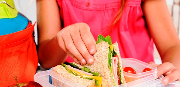 Σχολικά γεύματα και φέτος σε 19 δημοτικά σχολεία