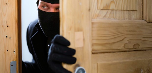 Λήστεψαν ηλικιωμένη στον Αλμυρό 