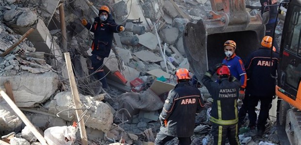 Στους 39 οι νεκροί από τον σεισμό