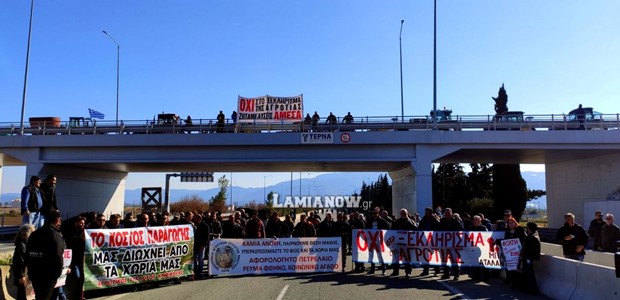 Οι αγρότες διέκοψαν την κυκλοφορία στην Αταλάντη