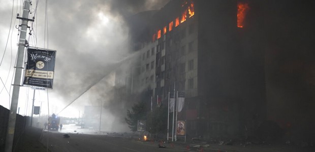Ξανάρχισε το ρωσικό σφυροκόπημα στην Μαριούπολη 
