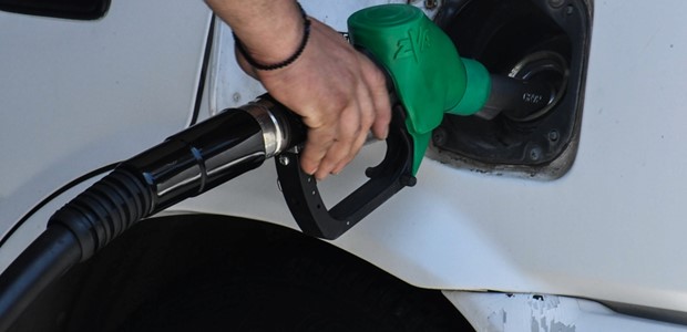Σπάνε τα "κοντέρ" οι τιμές σε βενζίνη και πετρέλαιο 