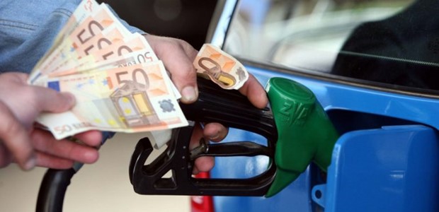 Η τιμή της βενζίνης τραβάει την ανηφόρα 