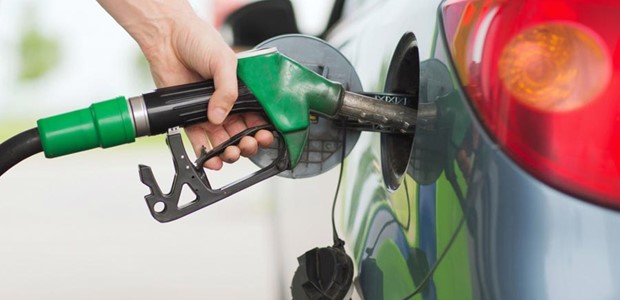 "Καίνε" τις τσέπες οι τιμές στη βενζίνη και το πετρέλαιο