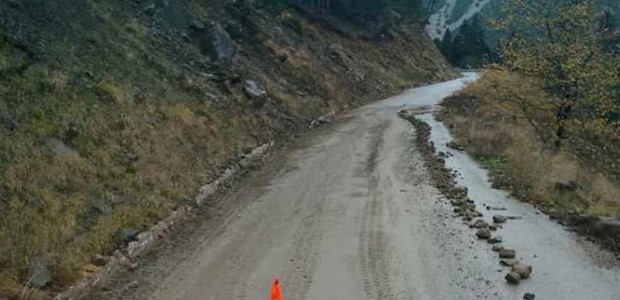 Καταπτώσεις βράχων στο ορεινό οδικό δίκτυο 