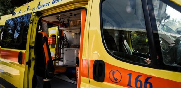 Παρέσυρε και εγκατέλειψε γυναίκα στην Ιωλκού