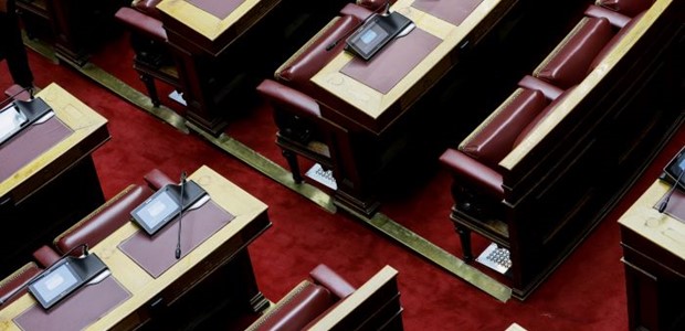 Τα πολιτικά τζάκια που αναβιώνουν στη Βουλή