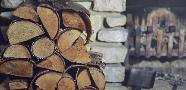Ξύλα για τζάκι: Πού κυμαίνονται οι τιμές τους 