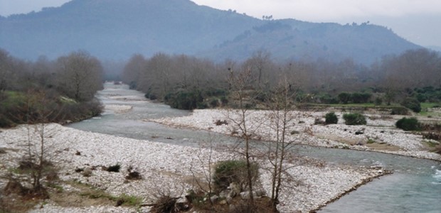 Αντιπλημμυρικά έργα σε Πάμισο και Ενιπέα 