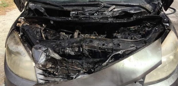 Κάηκε ολοσχερώς αυτοκίνητο στην οδό Λαρίσης