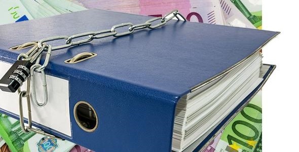 Κομπίνα με πλαστά τιμολόγια από δύο επιχειρήσεις