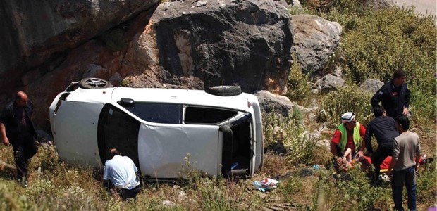Τρίκερι: 2 νεκροί από πτώση αυτοκινήτου σε γκρεμό 