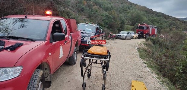 Φορτηγό έπεσε σε γκρεμό 200μ. - Νεκροί οι δυο επιβαίνοντες