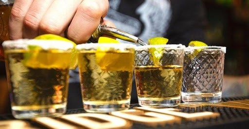 Πρόστιμα για μη χρήση μάσκας από το προσωπικό σε μπαρ