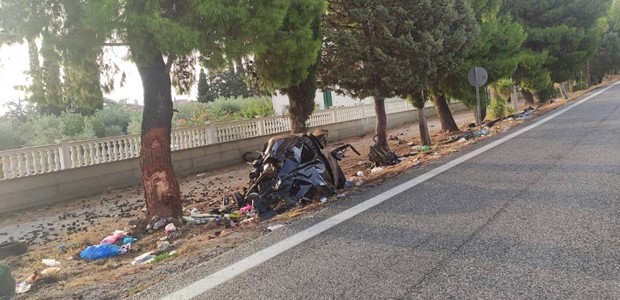 Νεκροί 21χρονη και 24χρονος σε τροχαίο κοντά στο Γαλαξίδι 